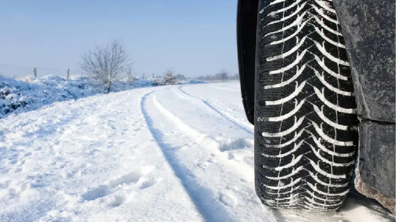 BONYOLÍTSUK LE A TÉLI KÖZLEKEDÉST ZÖKKENŐMENTESEN: TEKINTSÜK MEG A TESCO TÉLI GUMI KÍNÁLATÁT